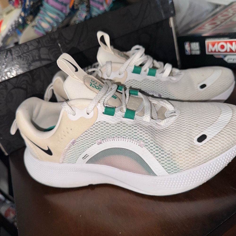 Nike White and Green Sneakers size 8 Nike React escape